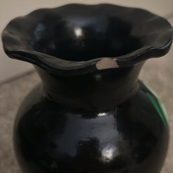 Gorgeous Black and Green Oaxaca Vase 7.5 Inches Tall CHIP ON BACK - Picture 3 of 7